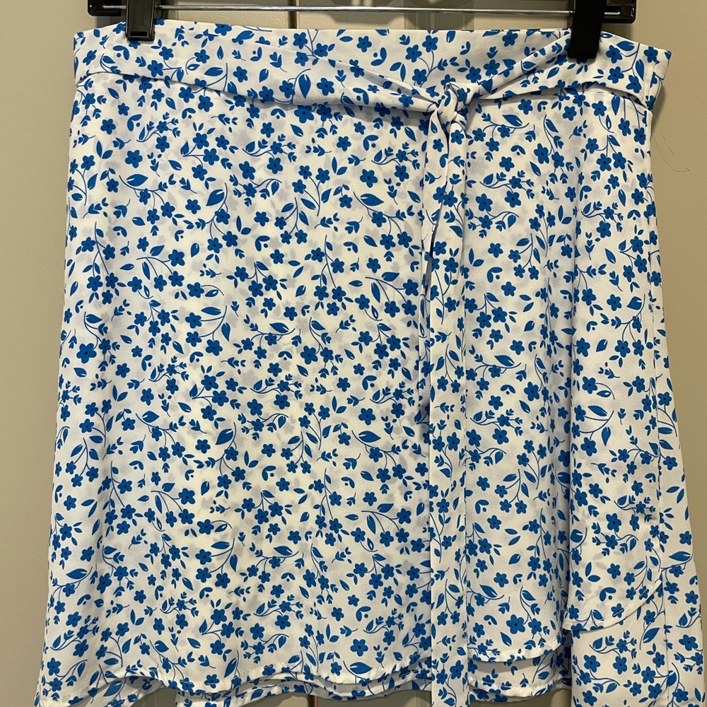Francesca's White/Flower Skirt